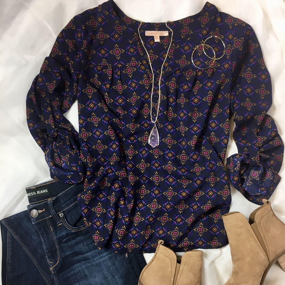 |Skies are blue| Button Sleeve Top